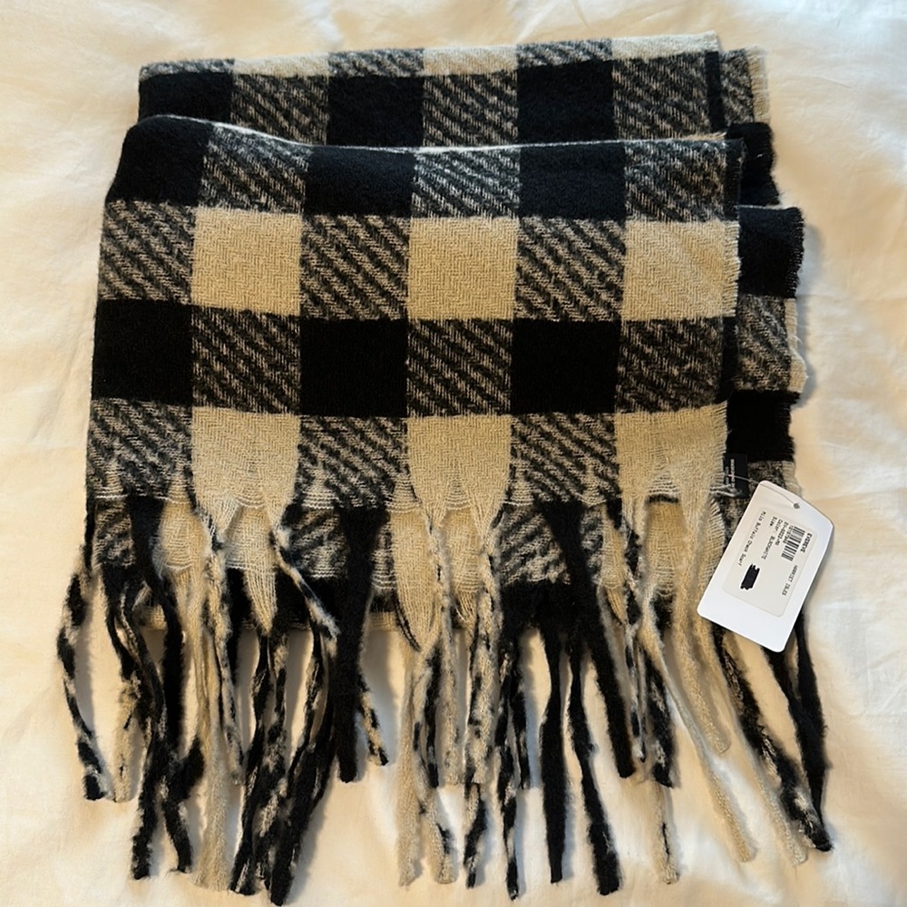 Evereve brand new with tags Milo Buffalo check scarf cream and black checkered